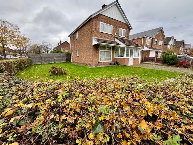 3 Bed Detached House For Sale - Photograph 3