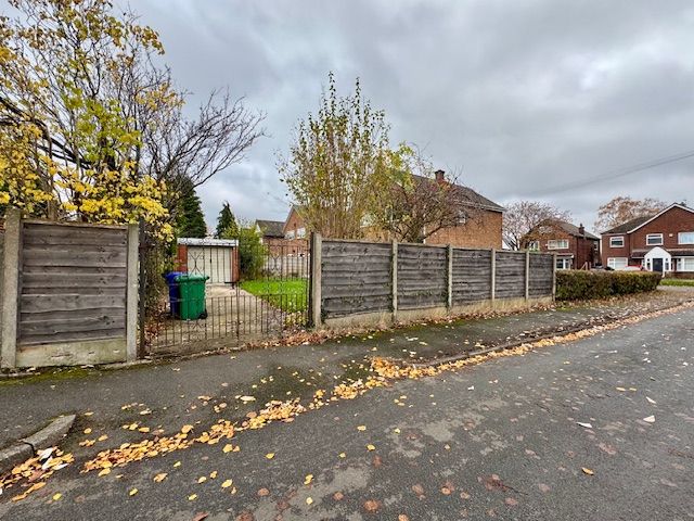 3 Bed Detached House For Sale - Photograph 2