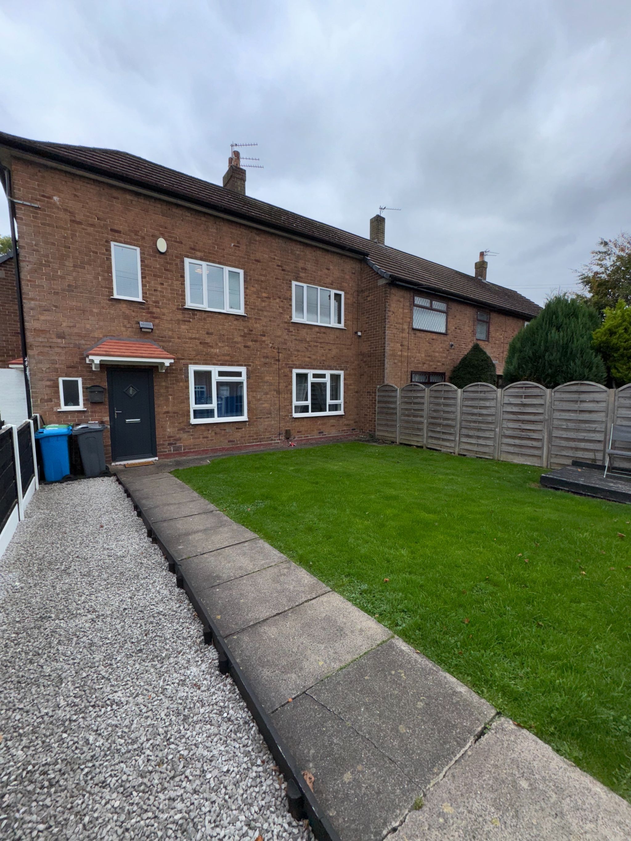 2 Bed Flat Flat/apartment To Rent - Photograph 1