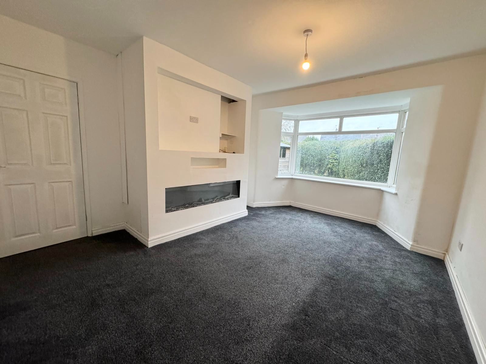 2 Bed End Terraced House To Rent - Photograph 3