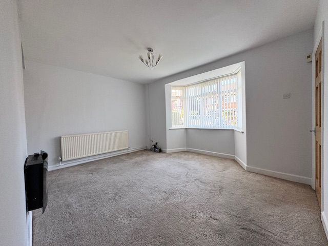 3 Bed End Terraced House For Sale - Photograph 3