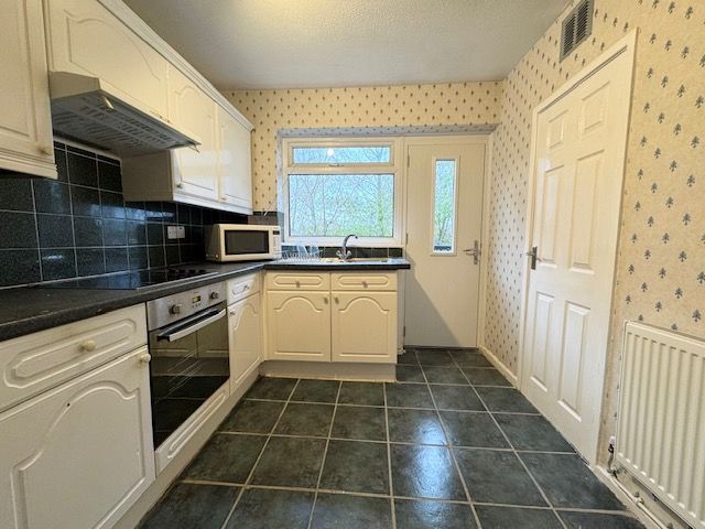 2 Bed Apartment Flat/apartment To Rent - Photograph 2