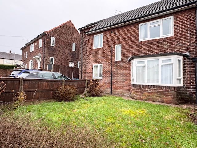 4 Bed End Terraced House For Sale - Photograph 2