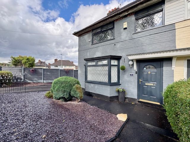 3 Bed Semi-detached House For Sale - Photograph 1