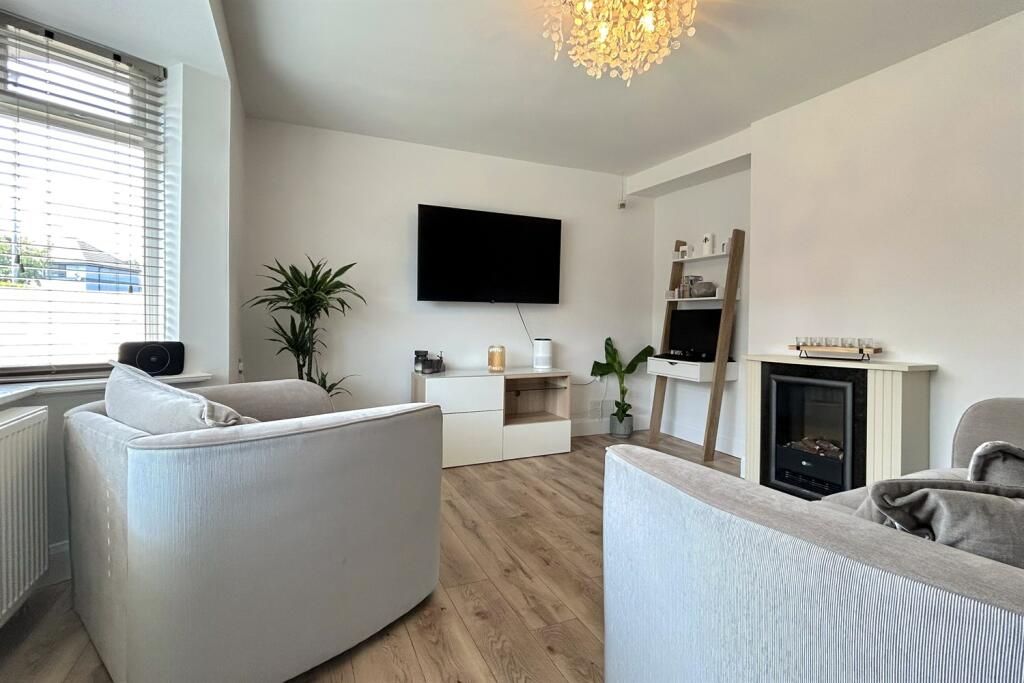 3 Bed End Terraced House For Sale - Photograph 7