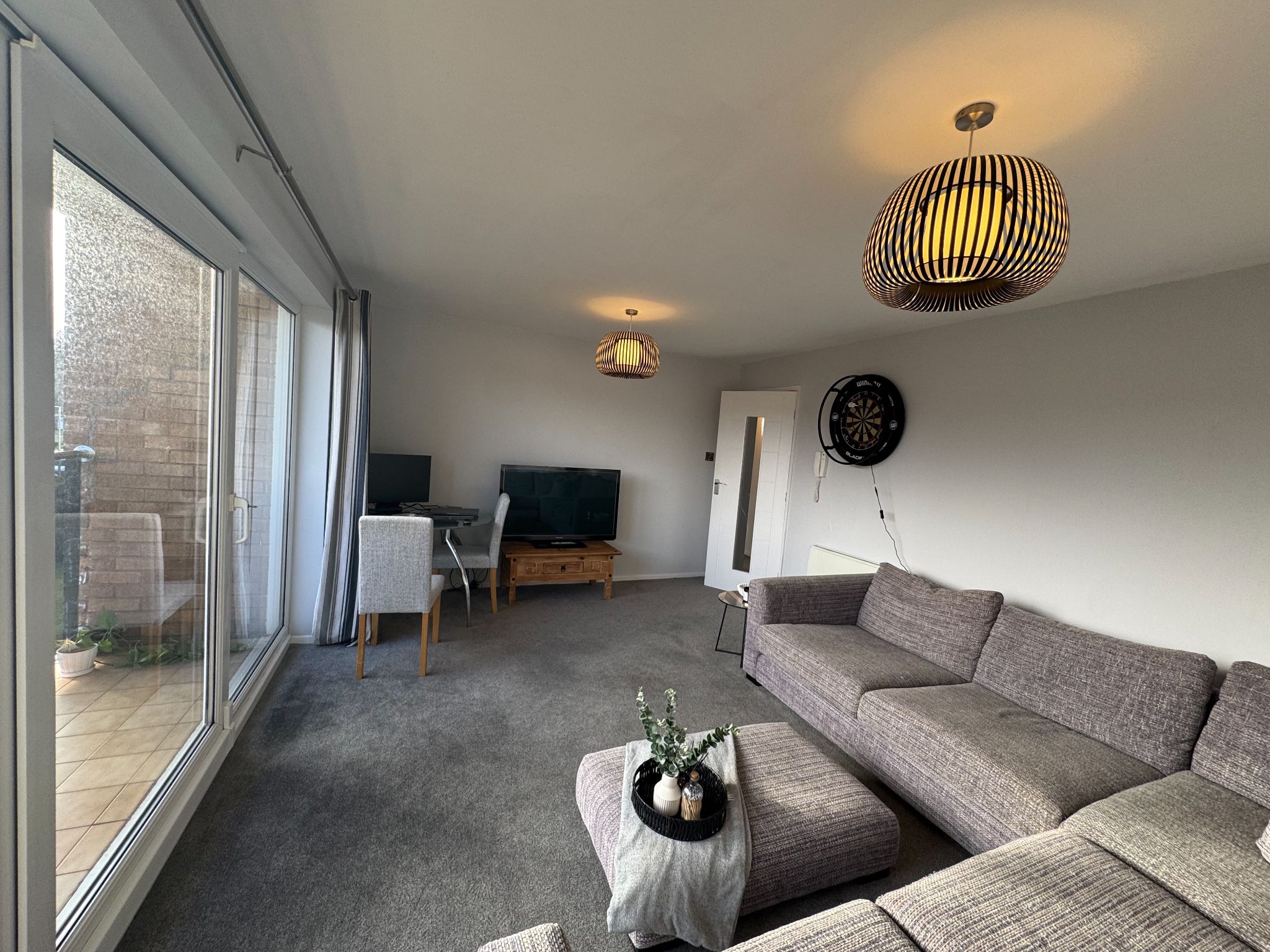 2 Bed Flat Flat/apartment For Sale - Photograph 8