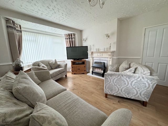 4 Bed End Terraced House For Sale - Photograph 3