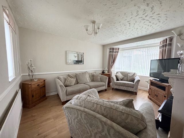 4 Bed End Terraced House For Sale - Photograph 4