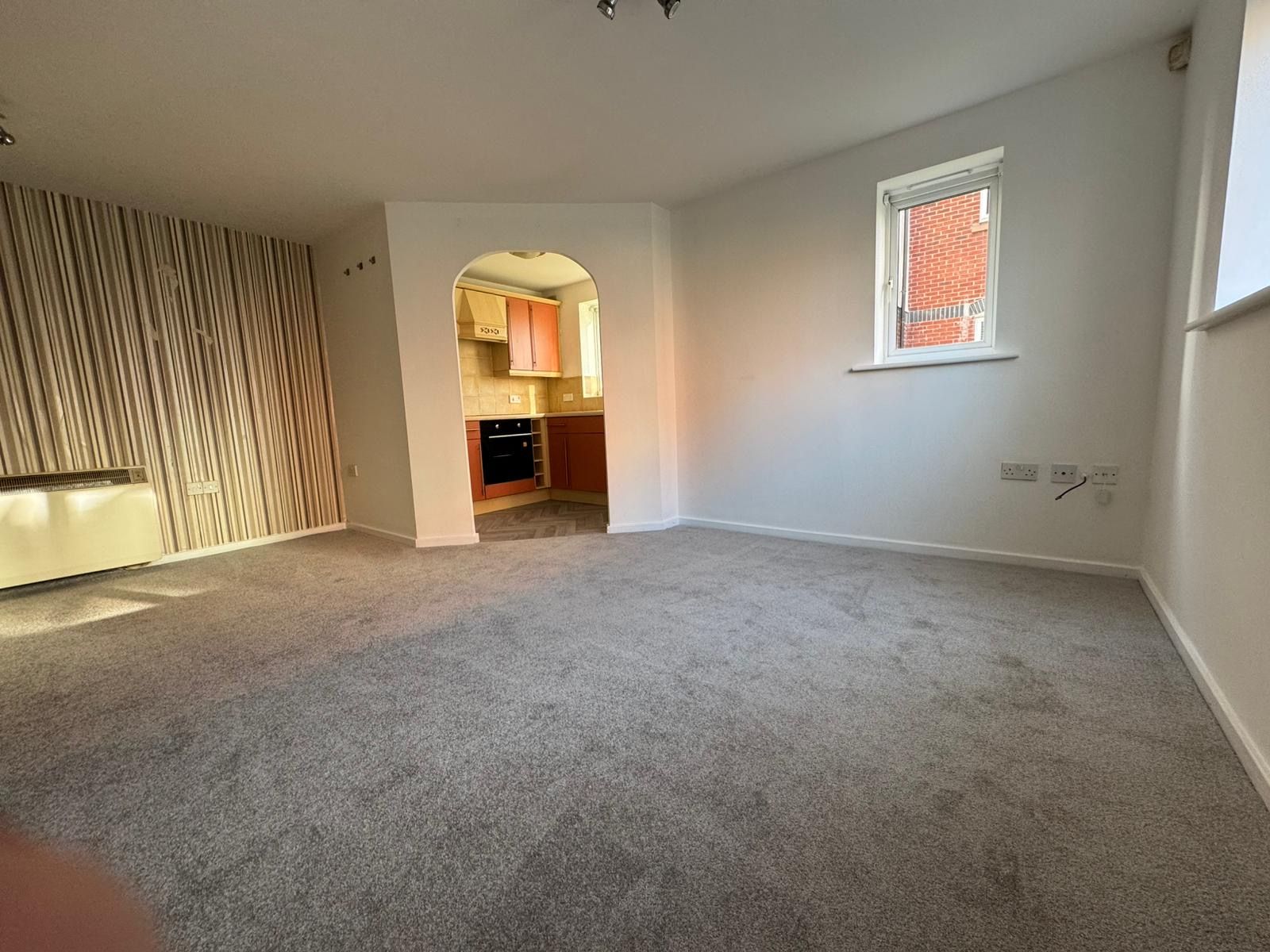 2 Bed Apartment Flat/apartment For Sale - Photograph 4