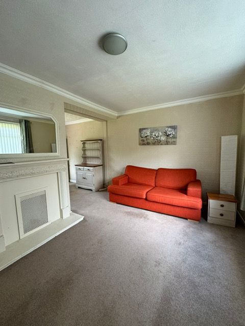 3 Bed End Terraced House For Sale - Photograph 2