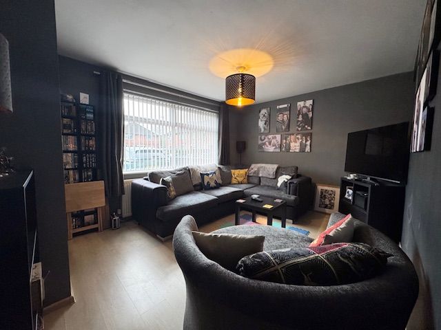 3 Bed Mid Terraced House For Sale - Photograph 10