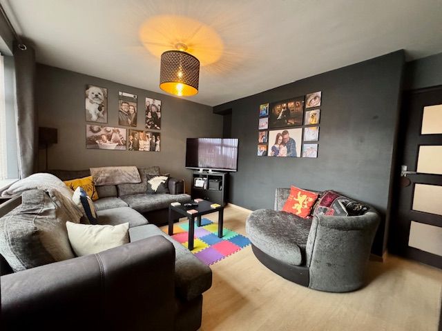 3 Bed Mid Terraced House For Sale - Photograph 8