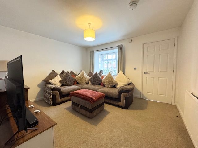 3 Bed Town House For Sale - Photograph 3