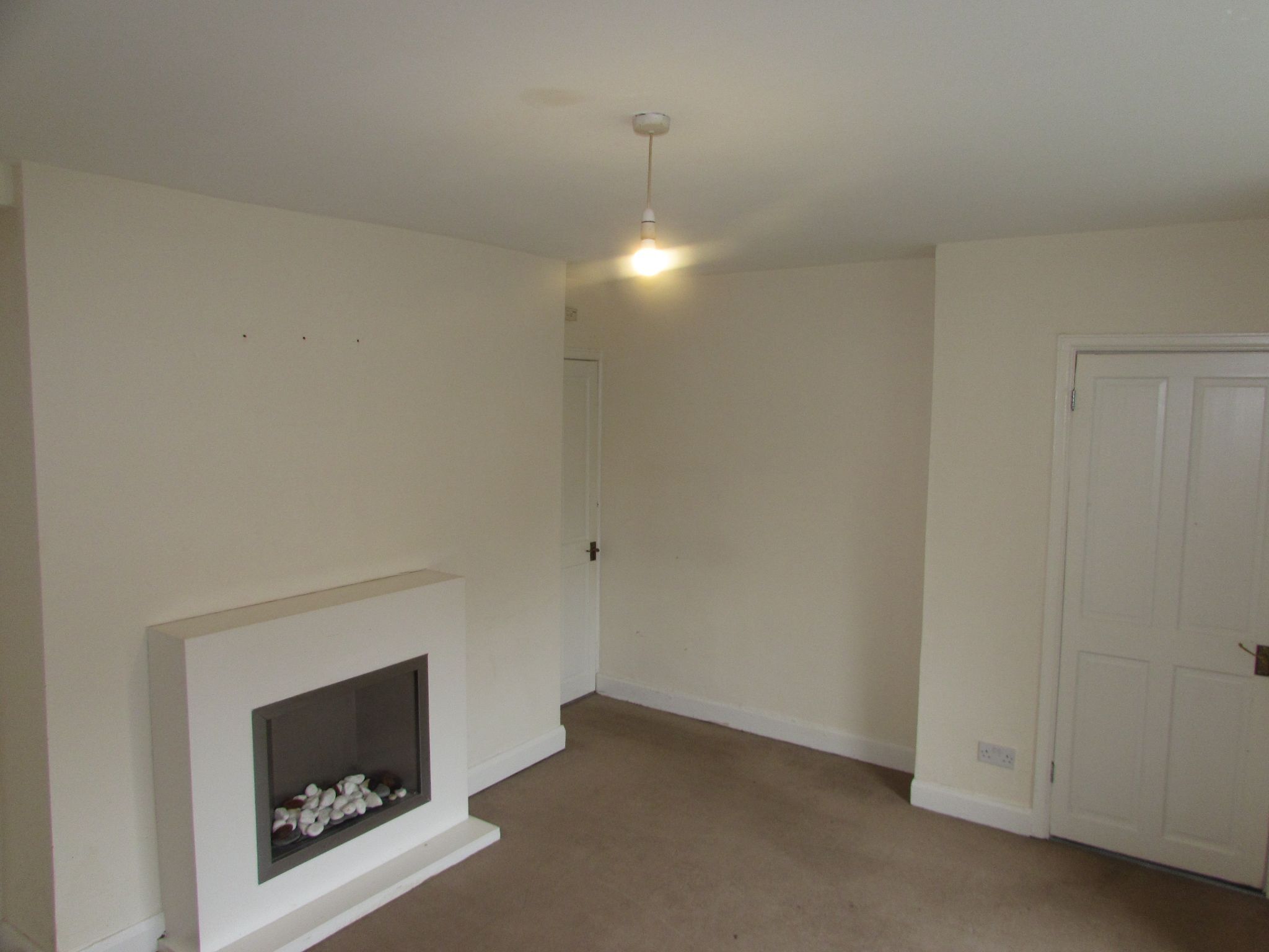 3 Bed Barn Conversion House To Rent - Photograph 5