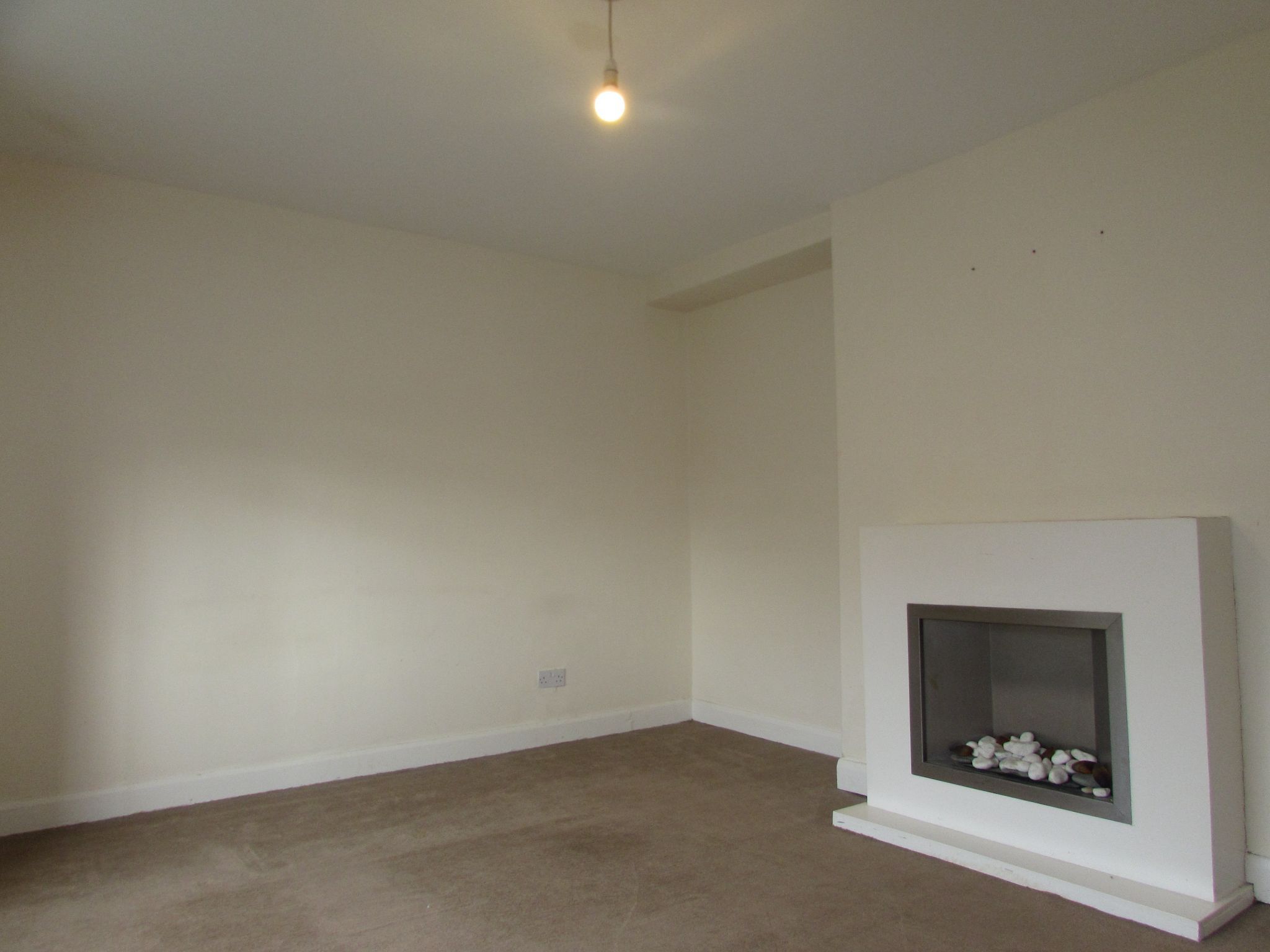 3 Bed Barn Conversion House To Rent - Photograph 10