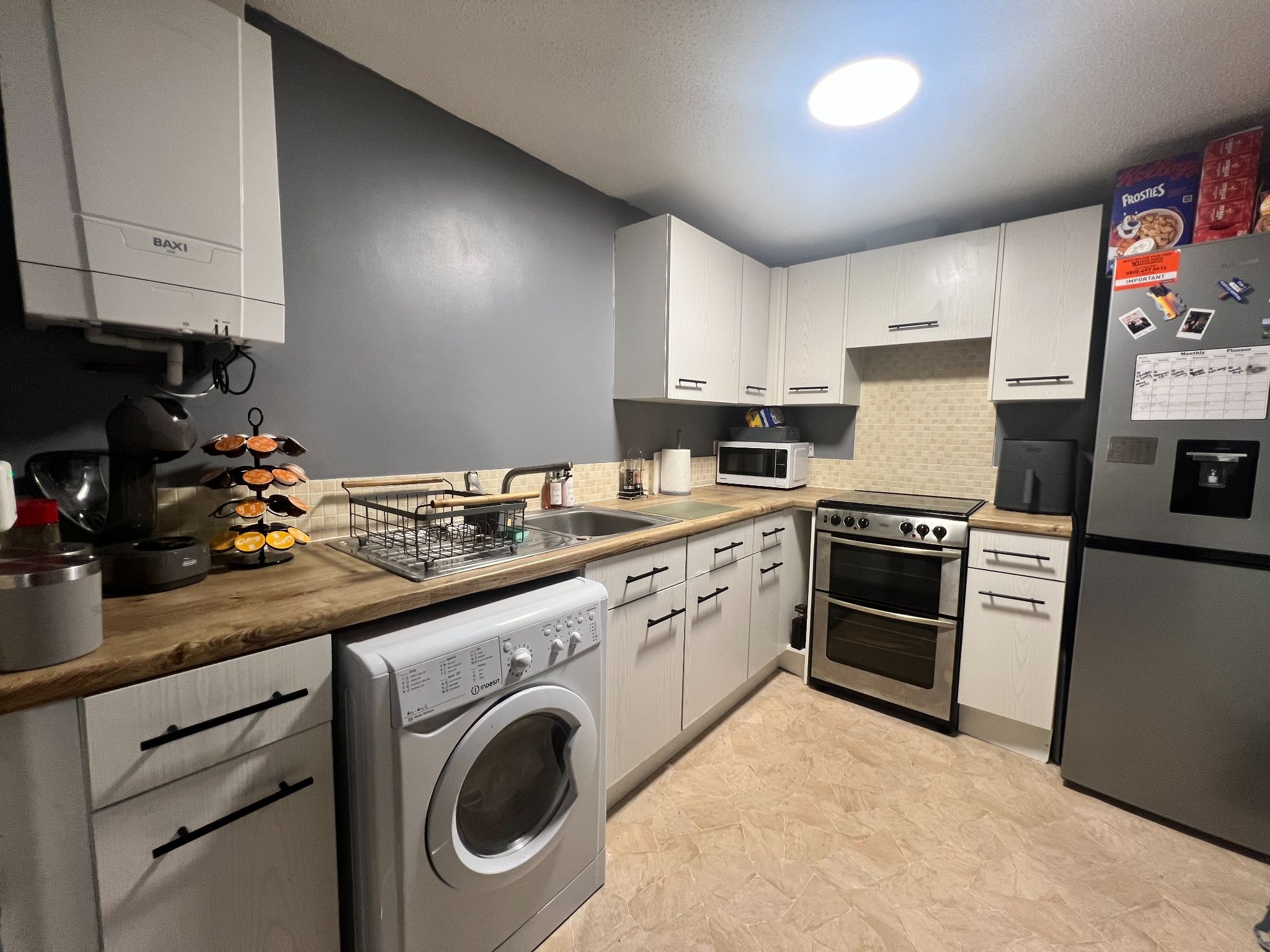 1 Bed Flat Flat/apartment For Sale - Photograph 3