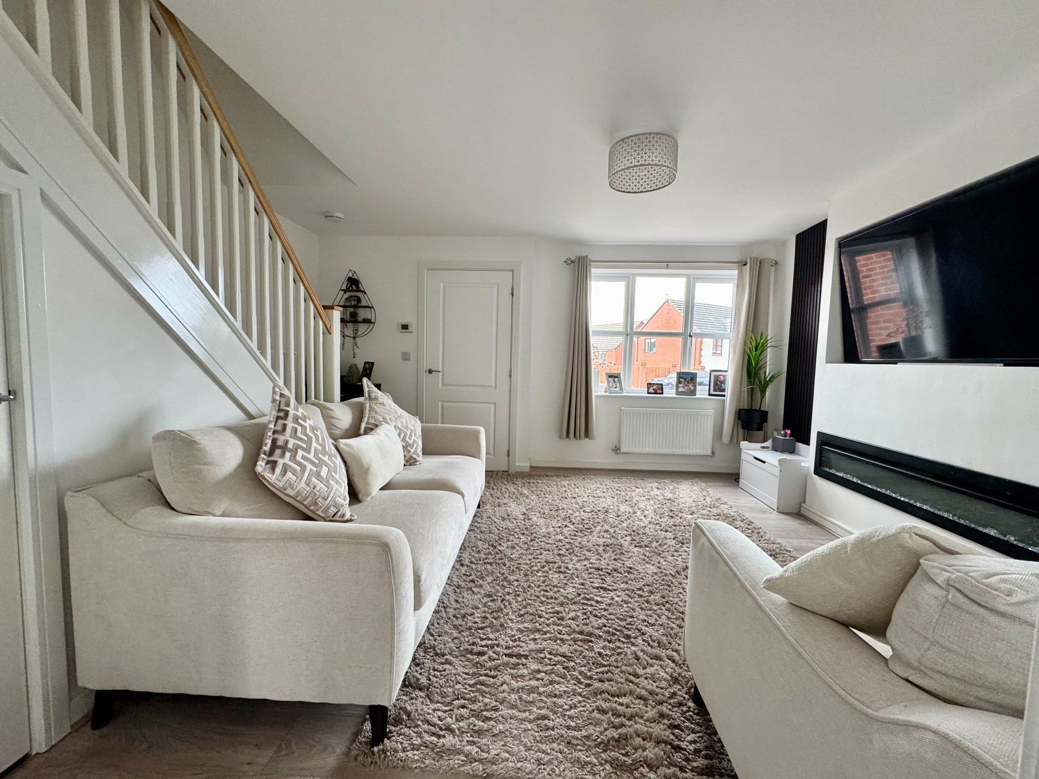 3 Bed Semi-detached House For Sale - Photograph 2