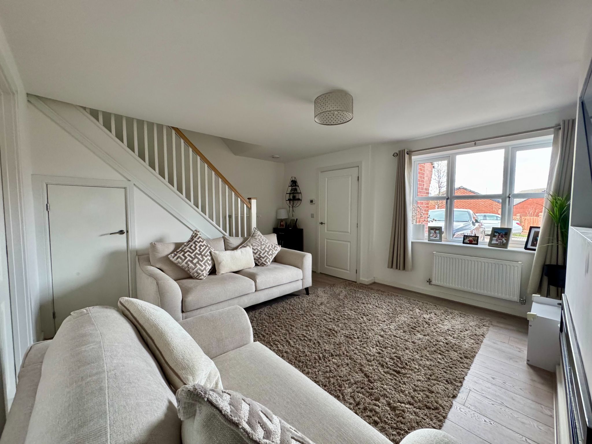 3 Bed Semi-detached House For Sale - Photograph 4