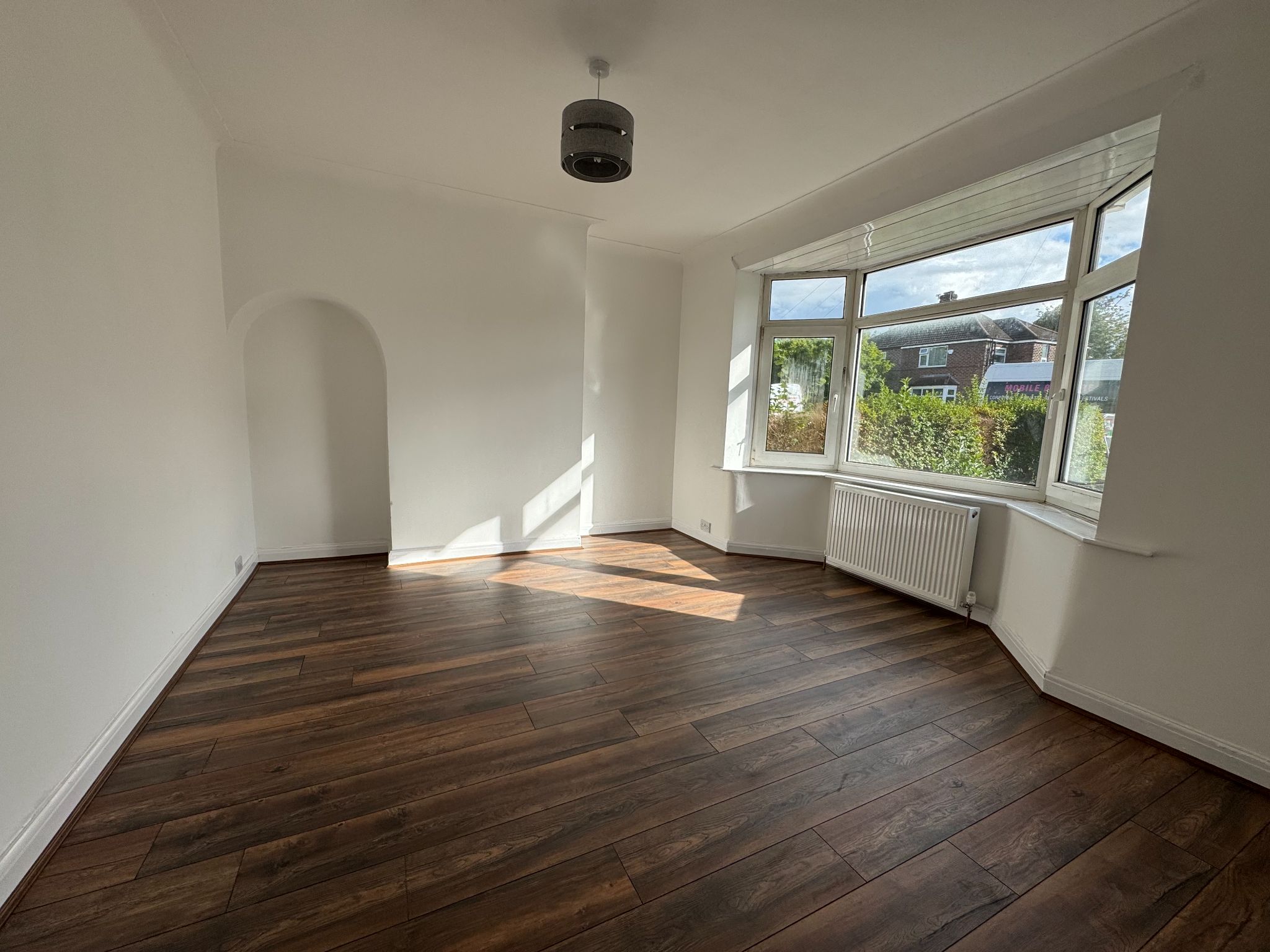 3 Bed Semi-detached House For Sale - Photograph 3