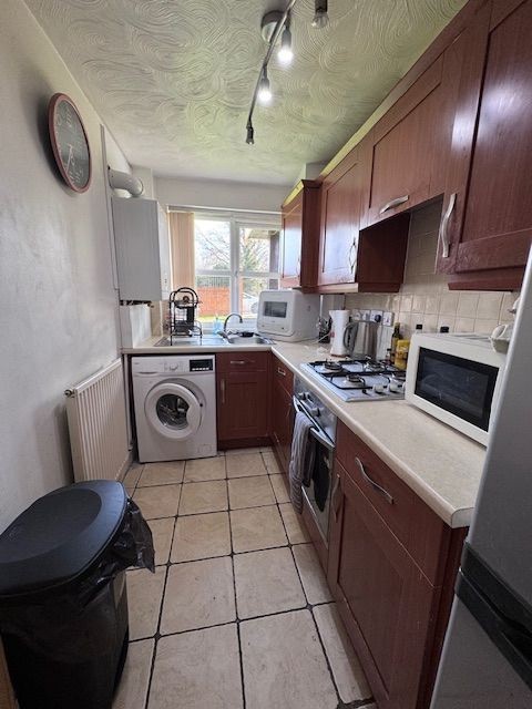 2 Bed Apartment Flat/apartment For Sale - Photograph 8