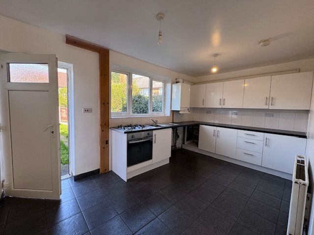 3 Bed Semi-detached House For Sale - Kitchen