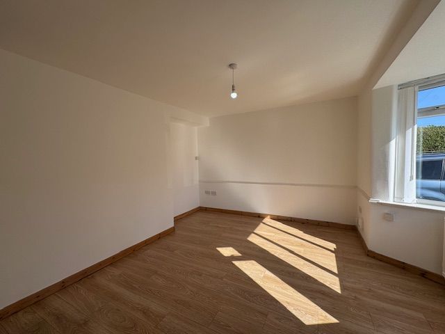 3 Bed Semi-detached House For Sale - Lounge