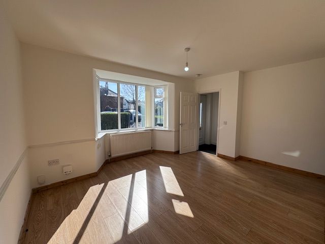 3 Bed Semi-detached House For Sale - Lounge