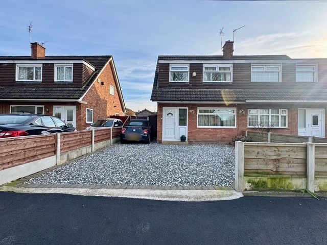 3 Bed Semi-detached House For Sale - Photograph 2