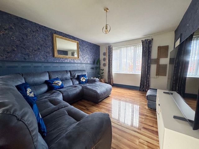 3 Bed Mid Terraced House For Sale - Photograph 6