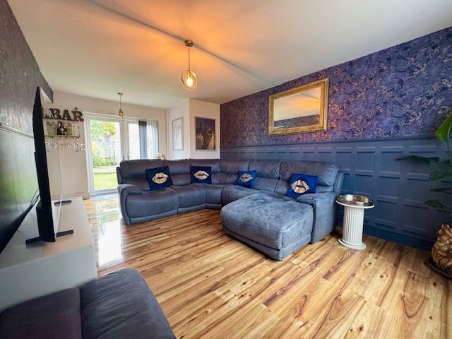 3 Bed Mid Terraced House For Sale - Photograph 5