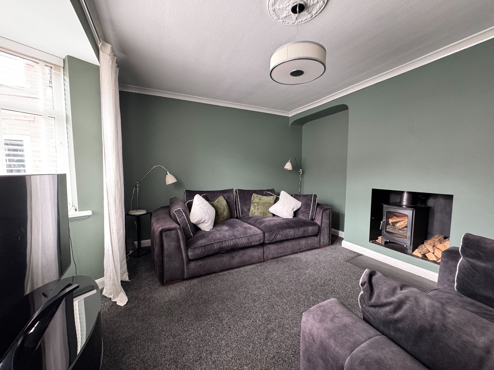 3 Bed Semi-detached House For Sale - Photograph 4