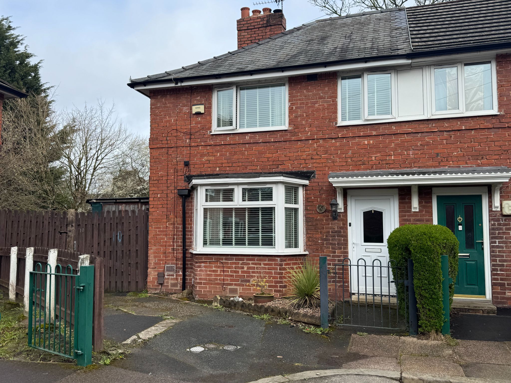 3 Bed Semi-detached House For Sale - Photograph 2