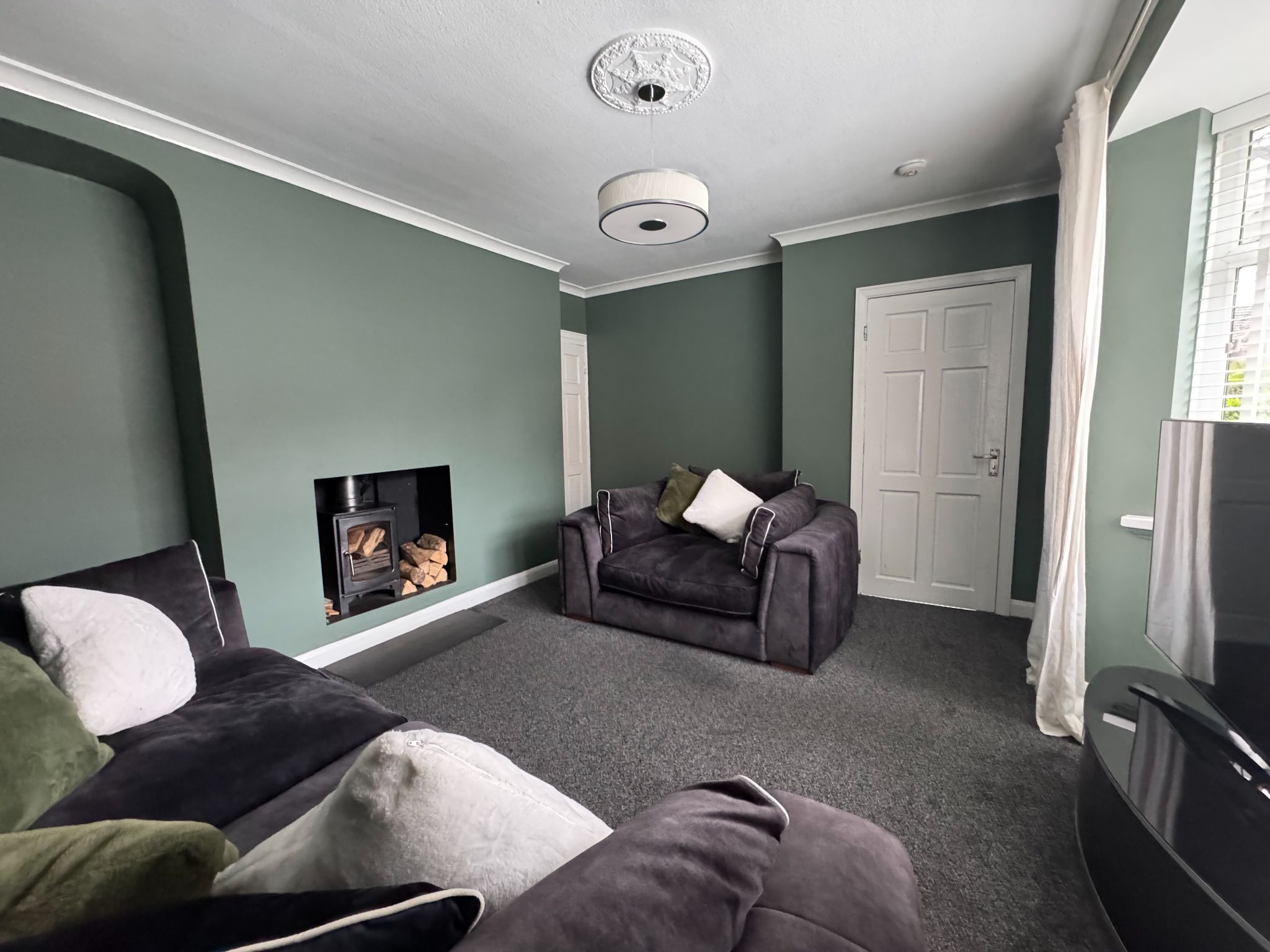 3 Bed Semi-detached House For Sale - Photograph 3