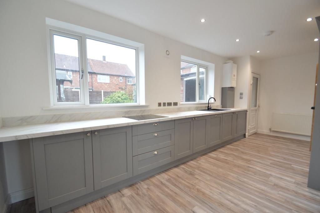 3 Bed Mid Terraced House For Sale - Photograph 5