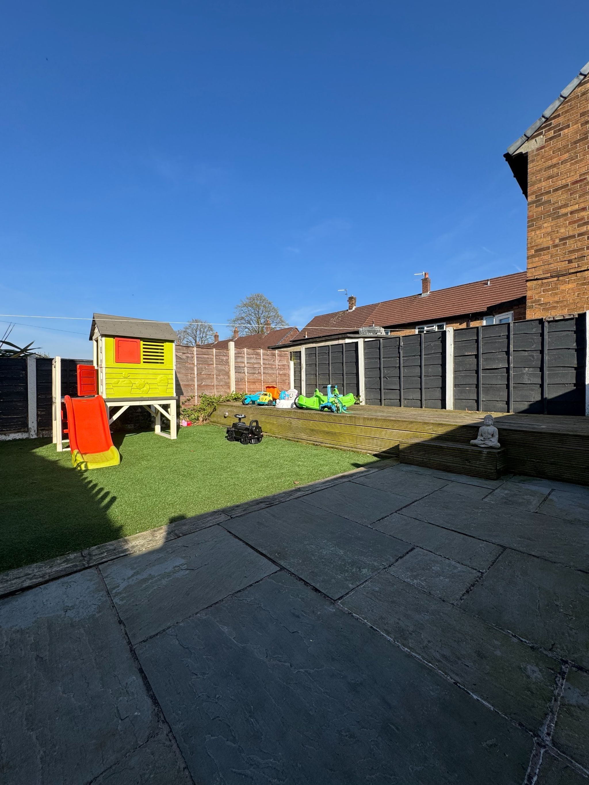 2 Bed End Terraced House For Sale - Photograph 1