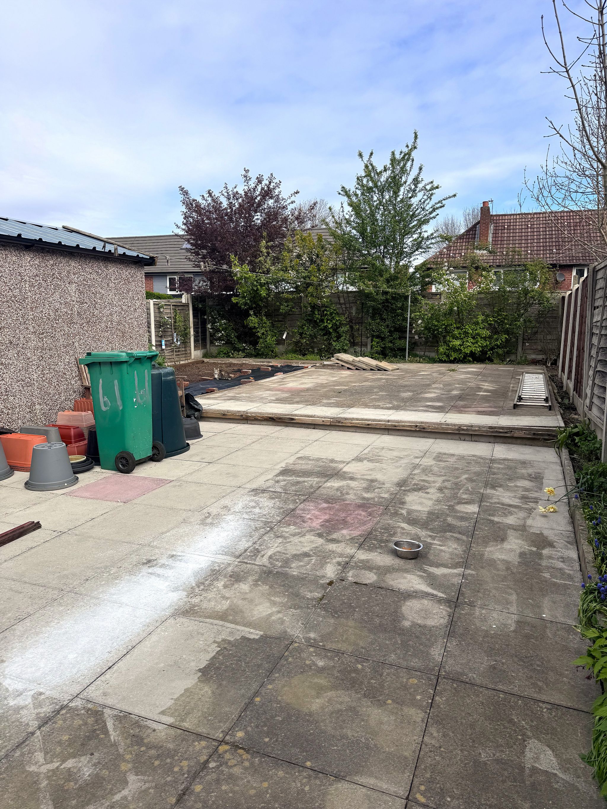 4 Bed Semi-detached House For Sale - Photograph 2