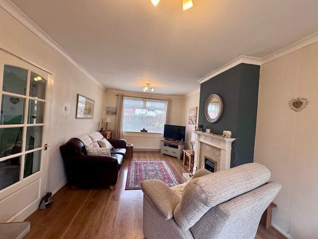 3 Bed End Terraced House For Sale - Photograph 2