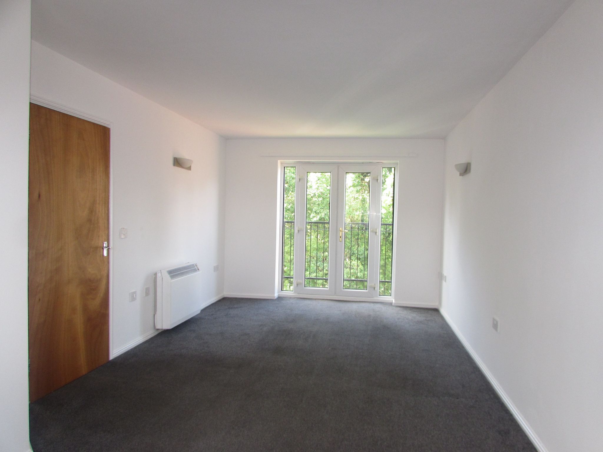 2 Bed Apartment Flat/apartment For Sale - Photograph 4