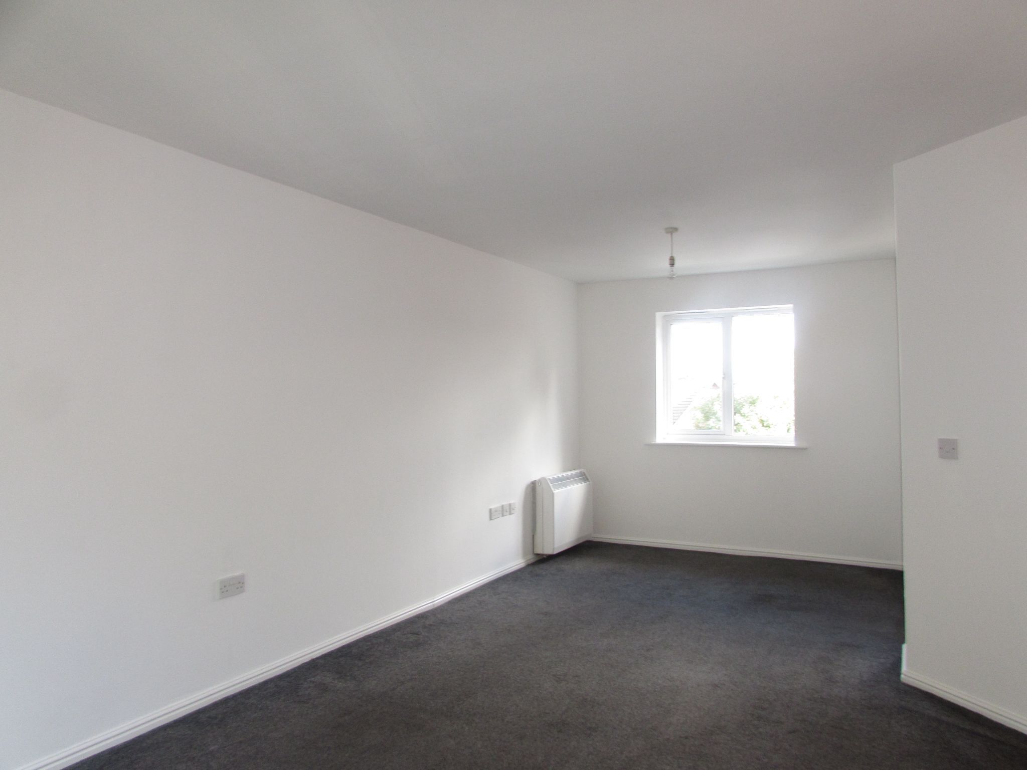 2 Bed Apartment Flat/apartment For Sale - Photograph 3