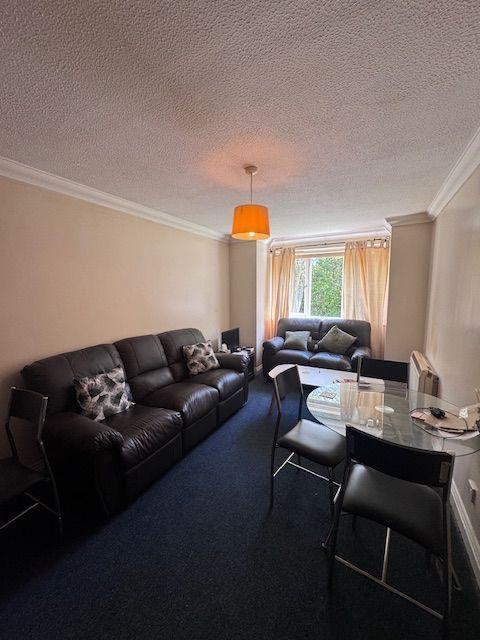 1 Bed Apartment Flat/apartment For Sale - Photograph 6