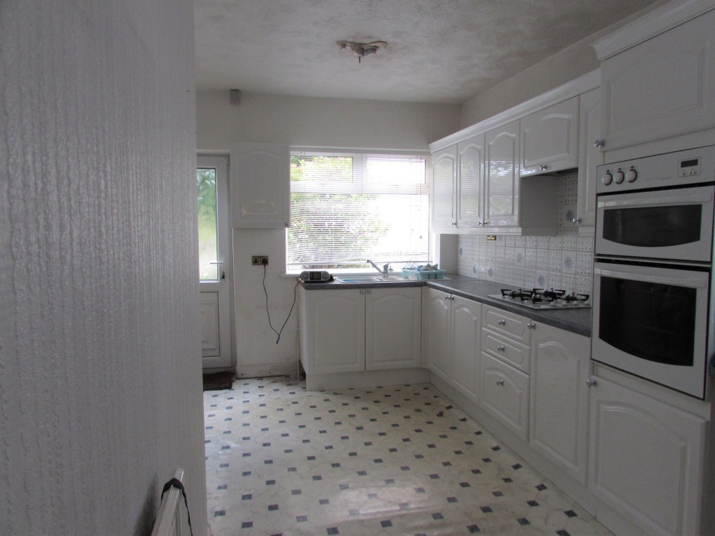 4 Bed Semi-detached House For Sale - Secondary Image