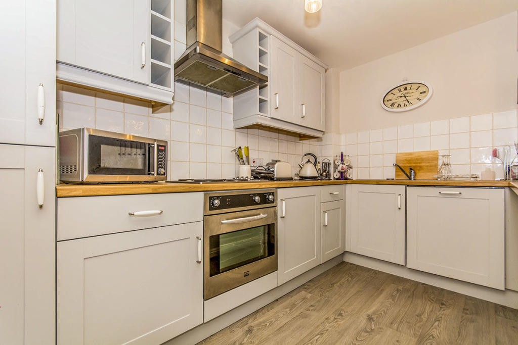 2 Bed Ground Floor Flat Flat/apartment For Sale - Secondary Image