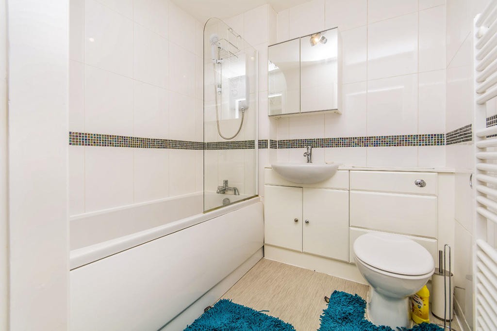 2 Bed Ground Floor Flat Flat/apartment For Sale - Secondary Image