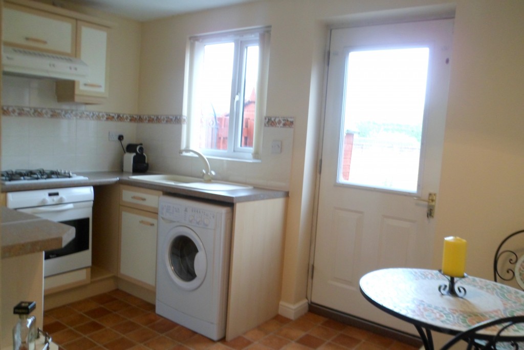 2 Bed End Terraced House To Rent - Secondary Image