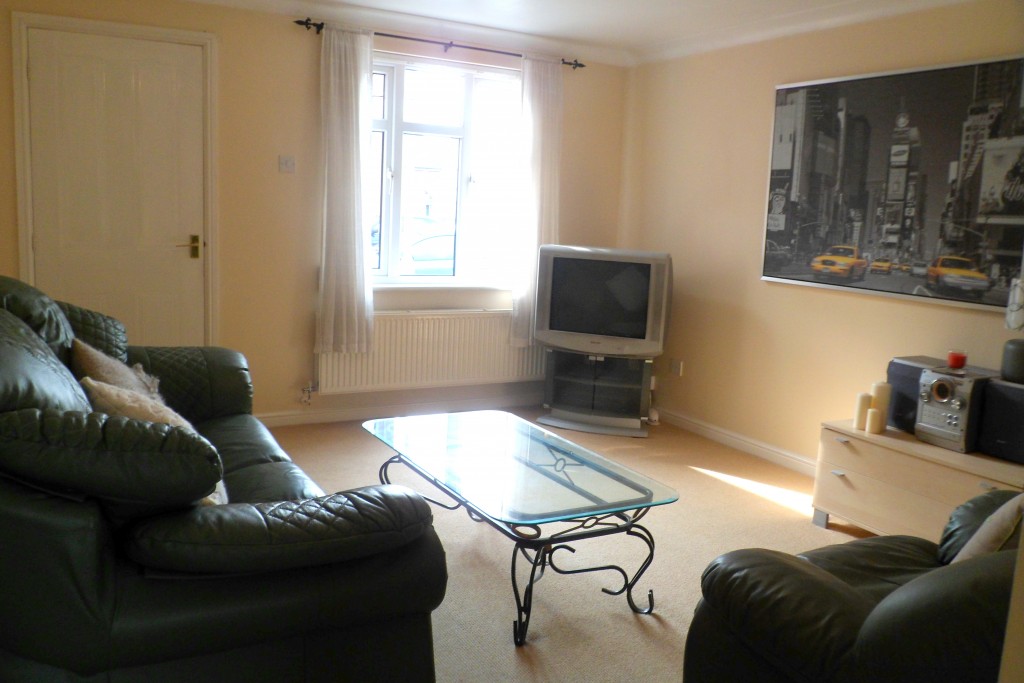 2 Bed End Terraced House To Rent - Secondary Image