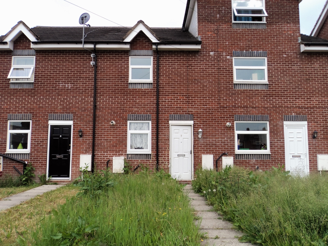 2 Bed Mid Terraced House To Rent - Photograph 1