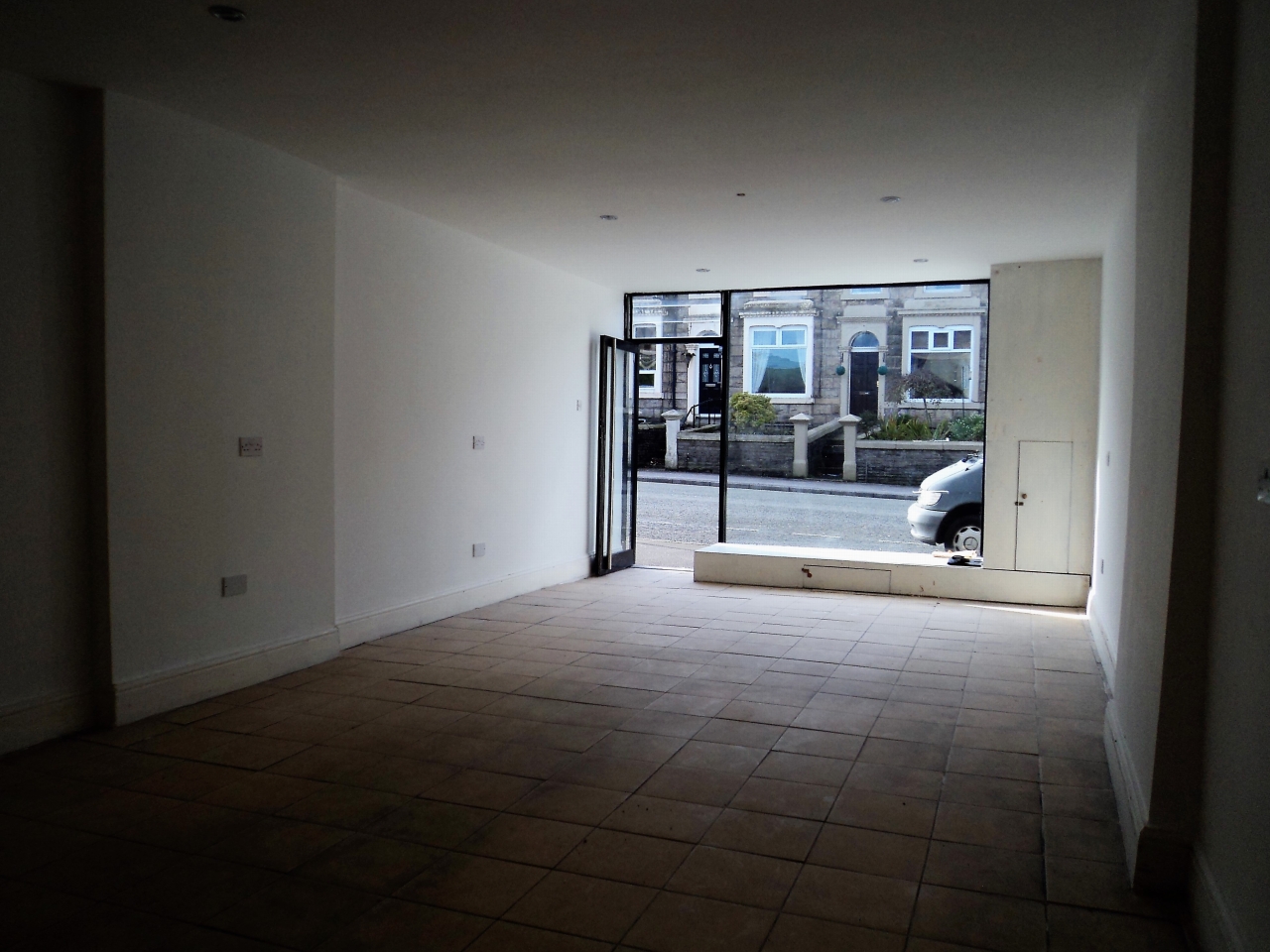 2 Bed Mid Terraced House To Rent - Photograph 3