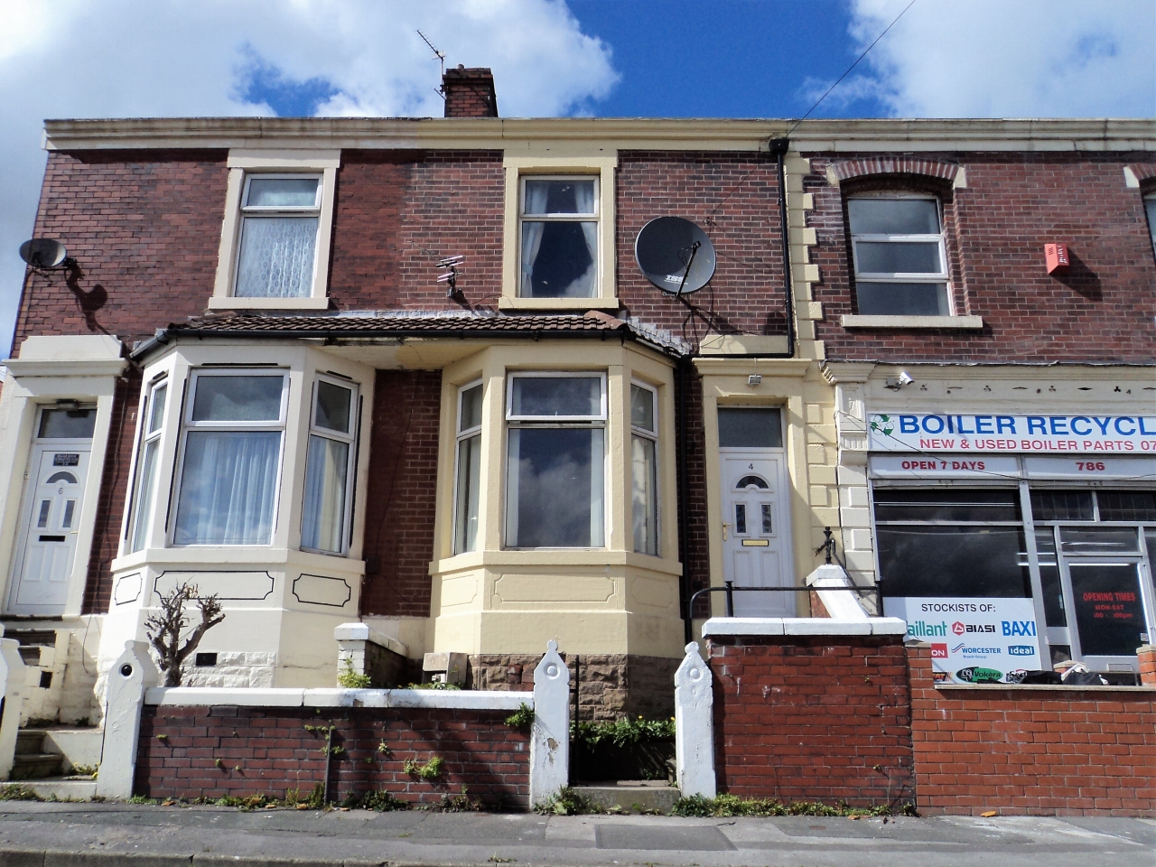 3 Bed Mid Terraced House For Sale - Main Image