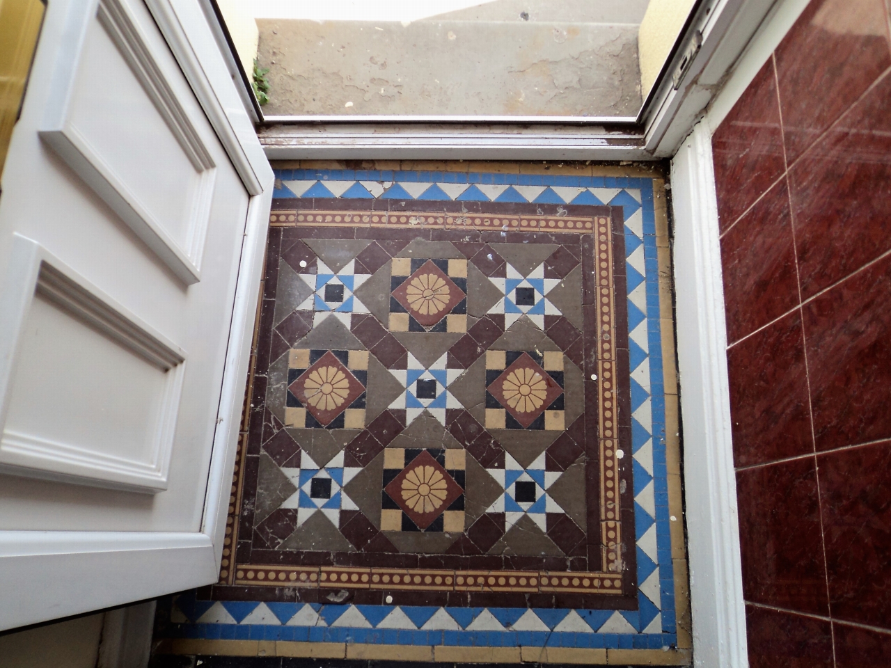 3 Bed Mid Terraced House For Sale - Secondary Image