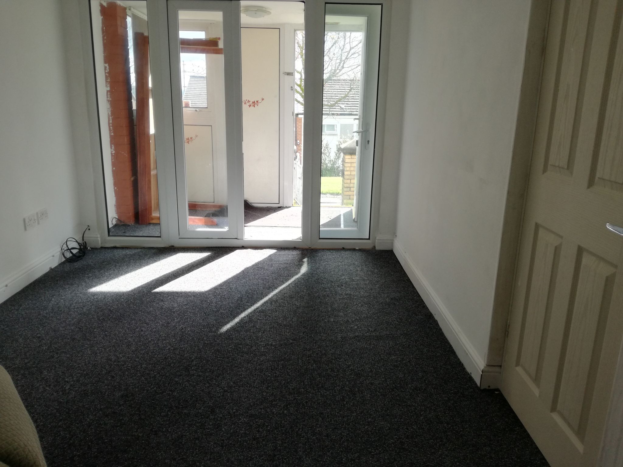 4 Bed Mid Terraced House For Sale - Photograph 3